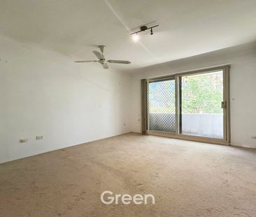 Convenient, Comfortable & Contemporary Three-Bedroom Townhouse in t... - Photo 3