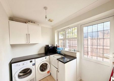 3 bedroom detached house to rent - Photo 3