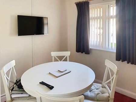 Harwood Drive, Hinckley, LE10 - Photo 2