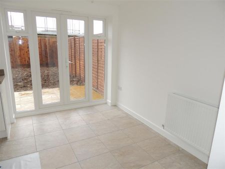 3 bedroom semi-detached house to rent - Photo 2