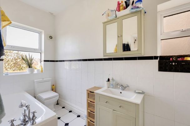 1 Bed Flat - Photo 1