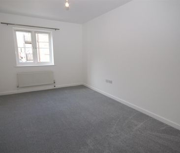 2 bedroom Apartment to let - Photo 2