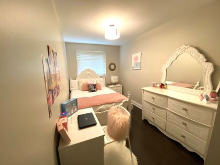 For Lease - 5477 Schueller Crescent, Burlington, Ontario - Photo 3