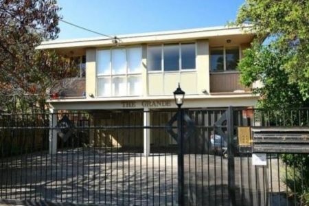 Spacious 3 bedroom apartment! - Photo 4