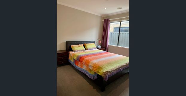 A Hop & A Skip Away From Tarneit Shopping Centre! - Photo 1