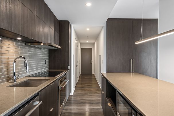 For Lease - 2 St Thomas Street Unit# 2207, Toronto, Ontario - Photo 1