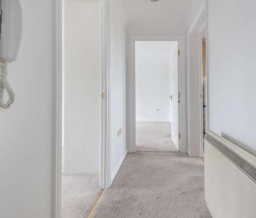 Princes Gate, High Wycombe, HP13 - Photo 2