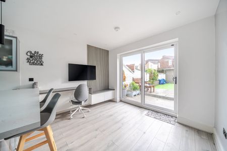 3 bedroom terraced house to rent - Photo 2