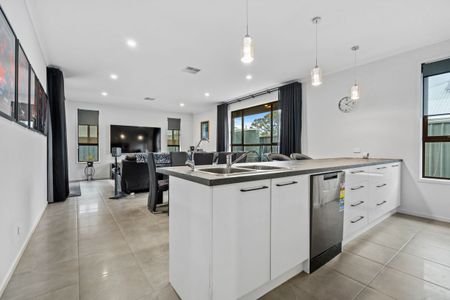 Stylish, Comfortable Living with Rural Outlook - Photo 4