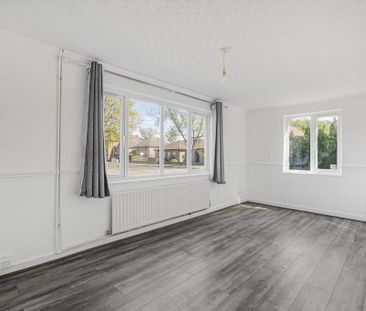 4 bedroom end of terrace house to rent - Photo 2