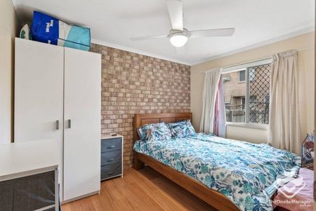 TWO BEDROOMS TOWNHOUSE WITH VINLY FLOOR AND AIR CONDITION - Photo 5