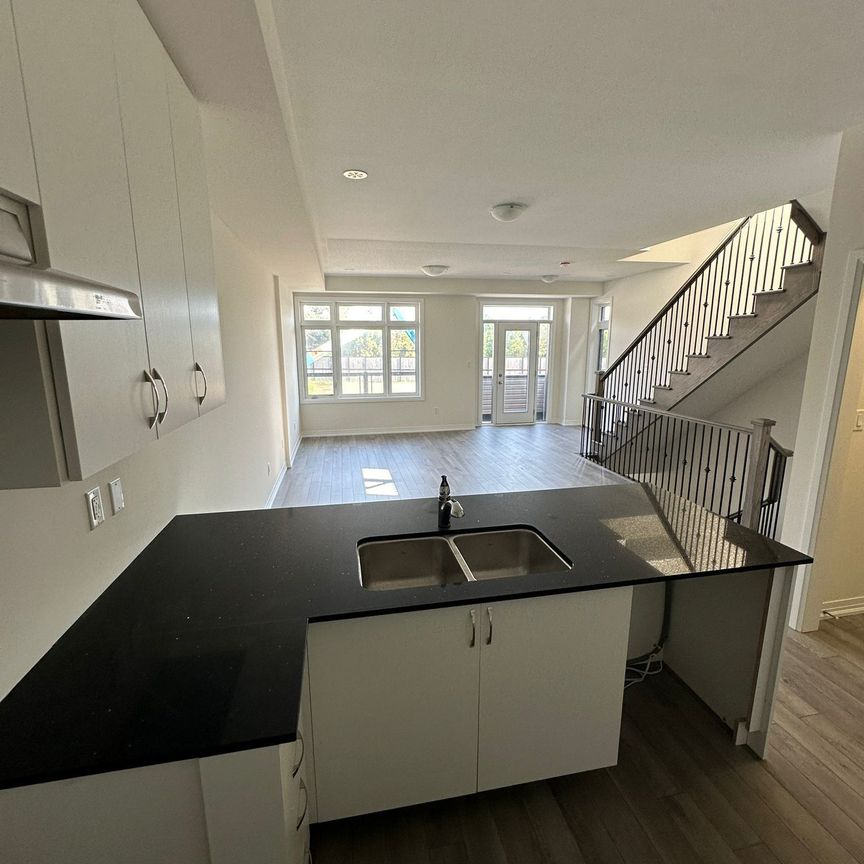 For Lease - 23 Bluebird Lane, Barrie, Ontario - Photo 1