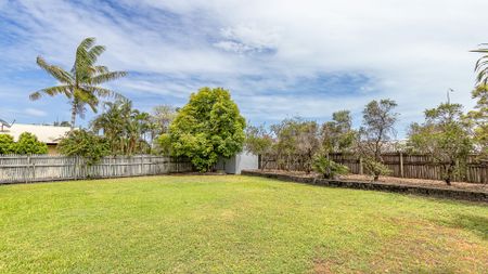 11 Saxby Crescent, Mount Louisa - Photo 2