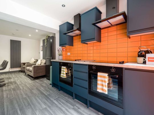 OX Living is proud to present this high-quality 8-bedroom co-living property, perfect for working professionals looking for stylish, stress-free living. Room 2 - Photo 1