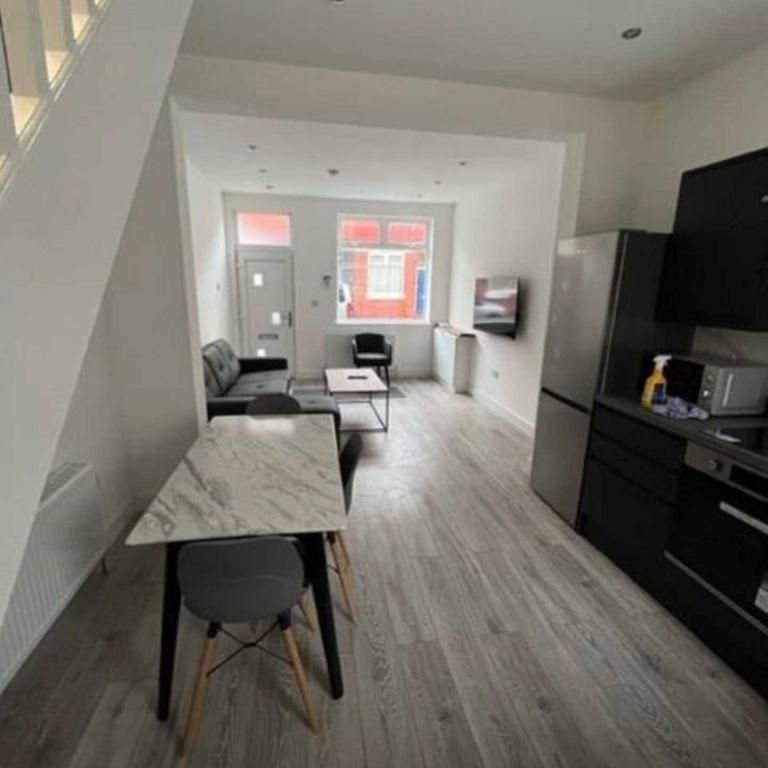 2 bedroom terraced house to rent - Photo 1