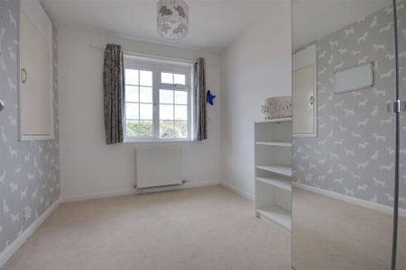 4 bedroom semi-detached house to rent - Photo 3