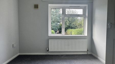 2 bedroom end of terrace house to rent - Photo 3