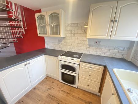 2 bedroom semi-detached house to rent - Photo 5