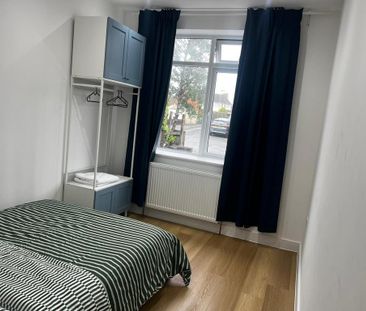 1 bedroom in a house share to rent - Photo 2