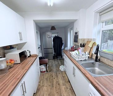 3 bedroom semi-detached house to rent - Photo 5