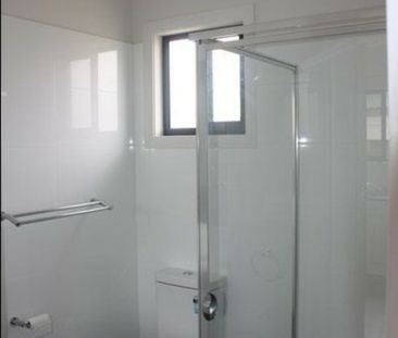 Cozy 2 bedroom home in an amazing location - Photo 4
