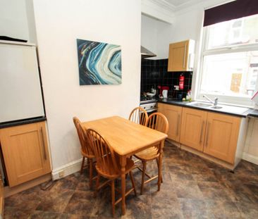 Glebe Avenue (room 6), Kirkstall, Leeds - Photo 6