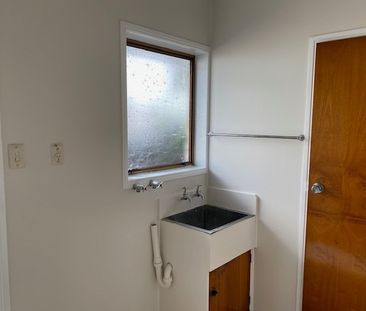 Royal Oak 2 Bedroom Unit in Prime Location - Photo 5