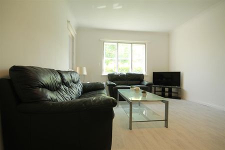 Sloane Court, Jesmond - Photo 2
