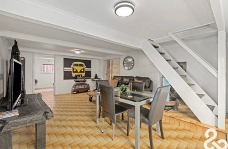 Thomastown - Photo 2