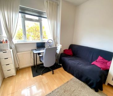 Studio Flat, Delamere Road, SW20 - Photo 1