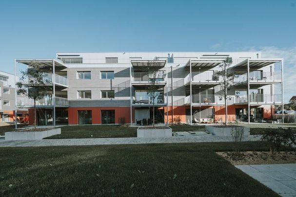 Green neighborhood, urban proximity - Photo 1