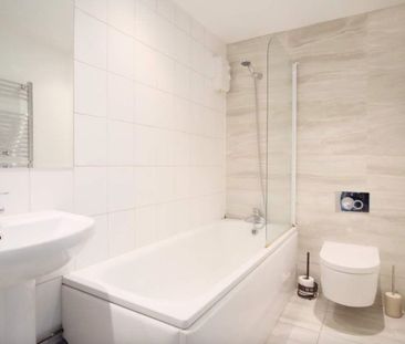 Room in a Shared House, Mcdermott Close, SW11 - Photo 5