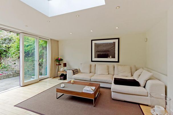 4 bedroom terraced house to rent - Photo 1