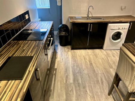 2 bedroom terraced house to rent - Photo 4