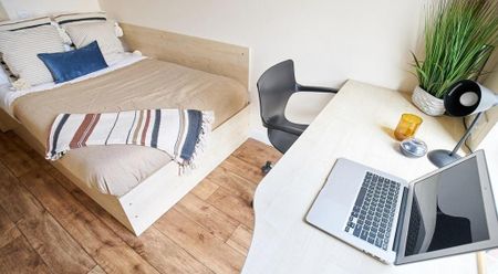 1 bedroom in a flat share to rent - Photo 5