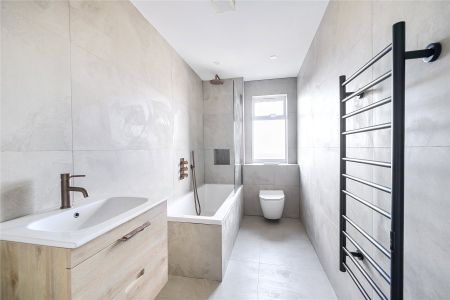 Rosemount Avenue, West Byfleet - 1 bedroomProperty for lettings - Seymours - Photo 4