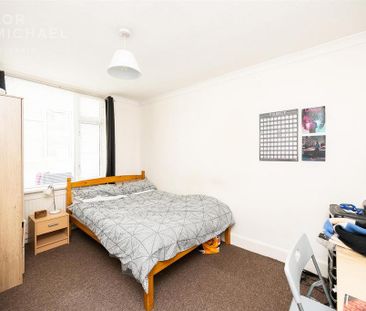 4 bedroom terraced house to rent - Photo 5
