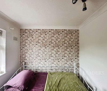 Wychbold Crescent, B33 - Photo 1