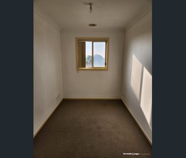 3 BEDROOM TOWNHOUSE IN A BLOCK OF 4 - Photo 2