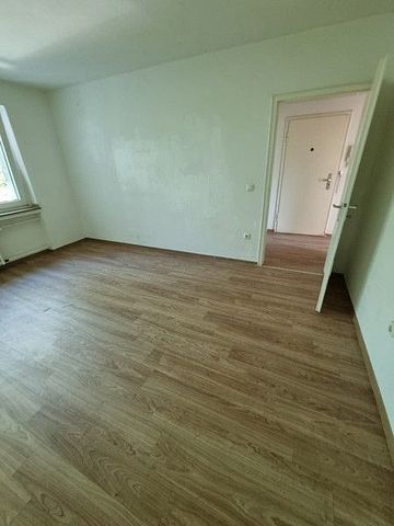 Schöne Aussicht: 2-Zimmer-Wohnung mit modernem Bad und Balkon - Foto 4