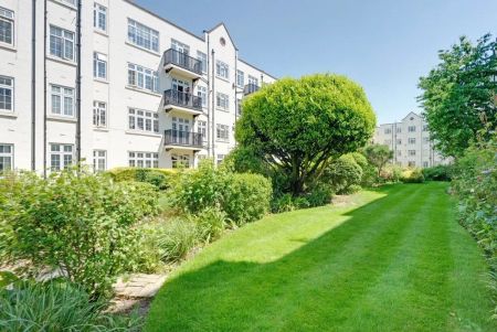 2 bedroom flat in Northwick Terrace - Photo 5