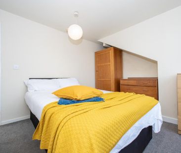 5 bedroom townhouse to rent - Photo 2