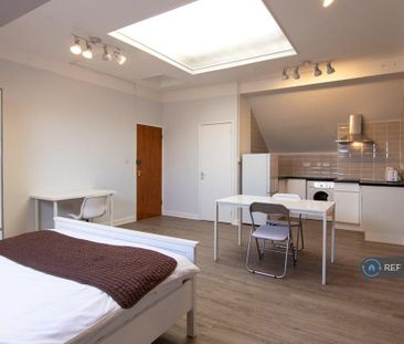 Studio to rent - Photo 6