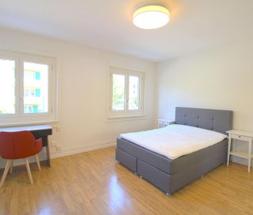 Furnished room in modernised apartment in a top location - Photo 2