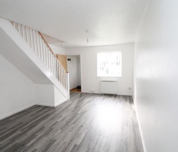 2 bedroom end of terrace house to rent - Photo 1