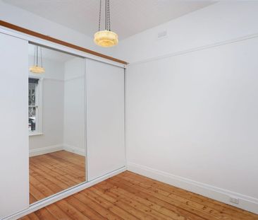 Charming Edwardian Style Home! - Photo 2