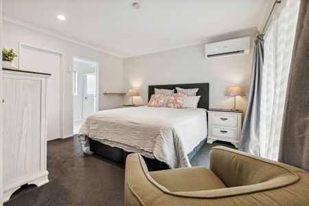 Stunning 4BR Family Home in Flat Bush - Photo 5