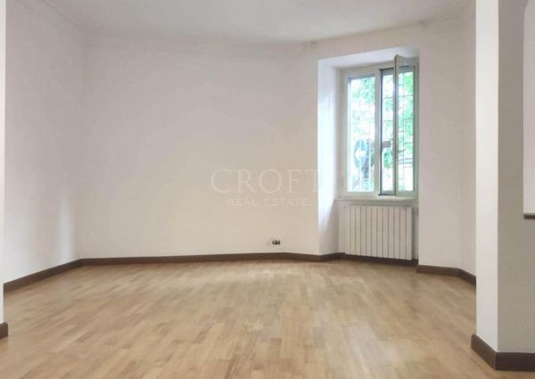 Monteverde Vecchio: Modern 2 bedroom, 2 bath, large living room, separate kitchen. Bright, silent, parquet floors, situated in lovely period building, excellent area, near park. Ref. 2364.