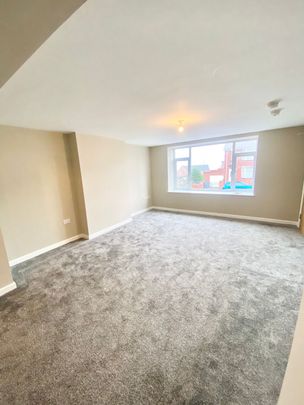 Home - Rooms - FLAT 2, 15 MOUNT VERNON ROAD S70 4DF - Photo 1