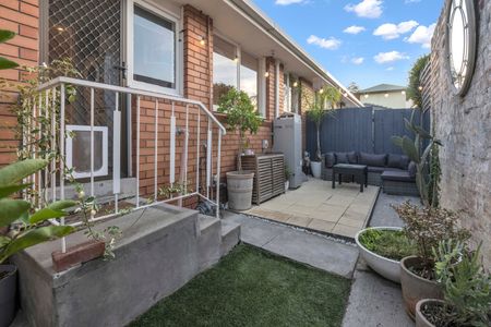 2/241 Gilbert Road, Preston VIC 3072 - Photo 2